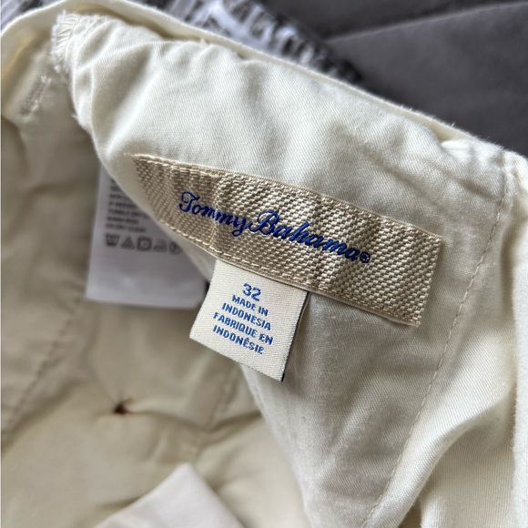 Tommy bahama cream shorts - Picture 3 of 3